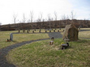 1024px-Neopagan_graveyard